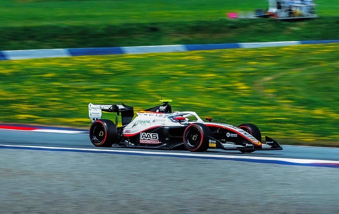 “เติ้น ทัศนพล” โชว์ฟอร์มดุ สู้ศึกเรดบูลล์ ริง คว้า P4!! เก็บแต้มเพิ่ม - FIA Formula 3 Championship 2025 Round 6