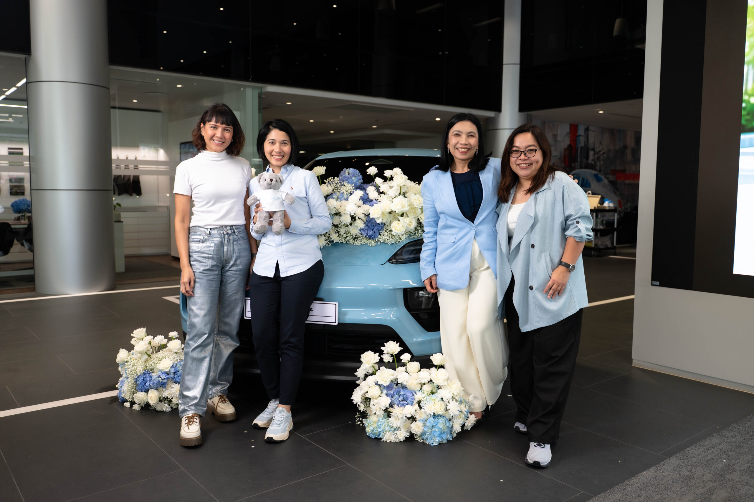 ปอร์เช่ เอเอเอสฯ ร่วมเฉลิมฉลองเทศกาลวันแม่ ภายใต้แนวคิด “Meaningful Moments Beyond the Drive” ถ่ายทอดความหมายของความสัมพันธ์และช่วงเวลาพิเศษที่มากกว่าการขับขี่ ผ่าน 2 กิจกรรมเอ็กซ์คลูซีฟที่จัดขึ้นสำหรับลูกค้าปอร์เช่ เอเอเอสฯ และคนสำคัญโดยเฉพาะ โดยแต่ละกิจกรรมได้รับการออกแบบและคัดสรรประสบการณ์อย่างพิถีพิถัน เพื่อเปิดโอกาสให้ครอบครัวได้ใช้เวลาร่วมกันและสร้างความทรงจำที่มีความหมายในช่วงเทศกาลวันแม่ จัดขึ้นระหว่างวันที่ 8–9 สิงหาคม 2569 ณ Porsche Centre Pattanakarn และ AAS House ศูนย์การค้า EMSPHERE