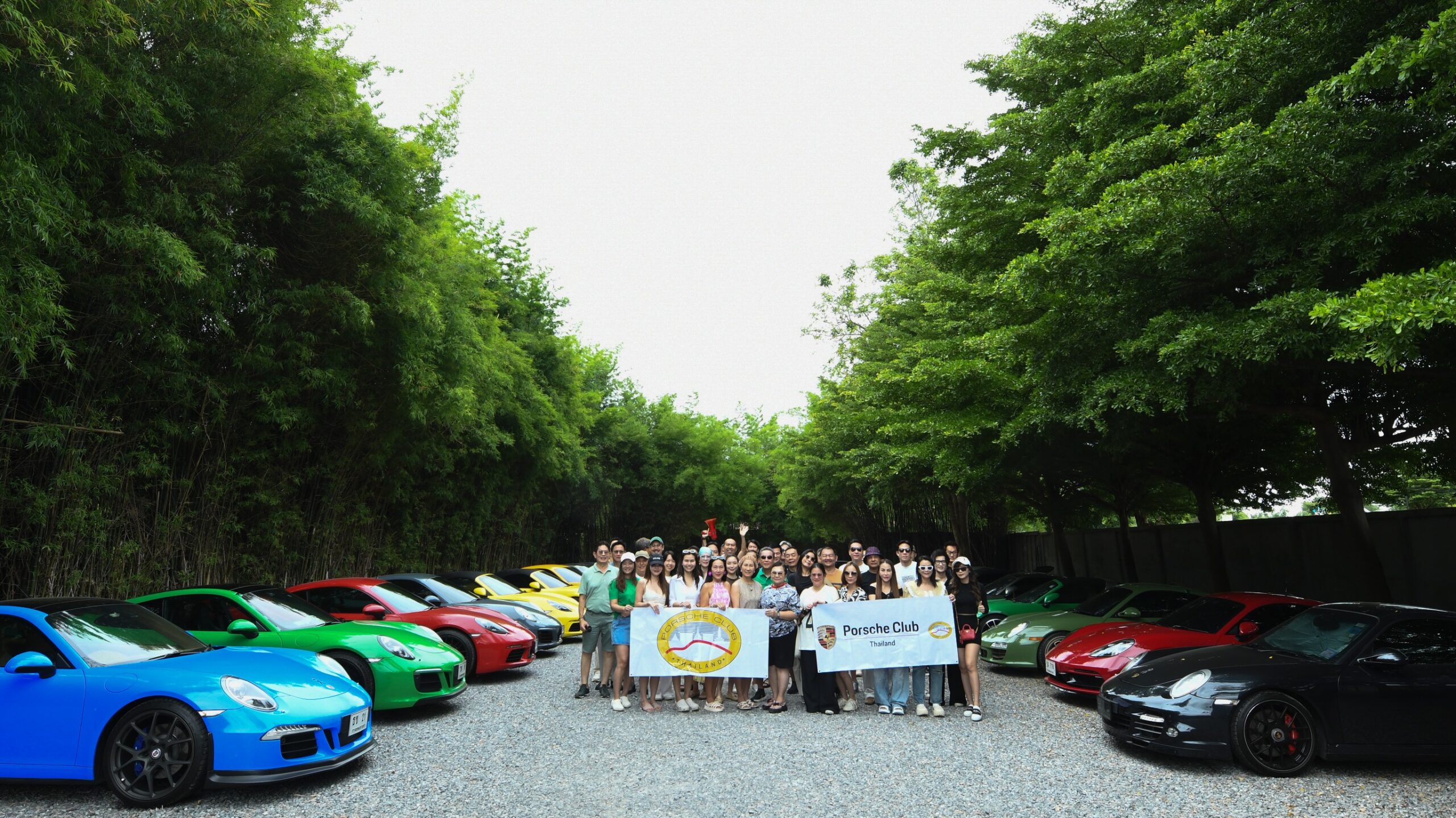 กรุงเทพฯ – Porsche AAS เชื่อมโยงมิตรภาพผ่านการเดินทาง สานต่อความสัมพันธ์กับสมาชิก Porsche Club Thailand ผ่านกิจกรรม PCT Summer Trip 2026 จากกรุงเทพฯ สู่จังหวัดกาญจนบุรี ต่อยอดการขับเคลื่อนปอร์เช่คอมมูนิตี้และเปิดพื้นที่ให้สมาชิกได้แบ่งปันประสบการณ์ Driving Passion ร่วมกัน เมื่อวันที่ 16–17 สิงหาคม 2569 ที่ผ่านมา