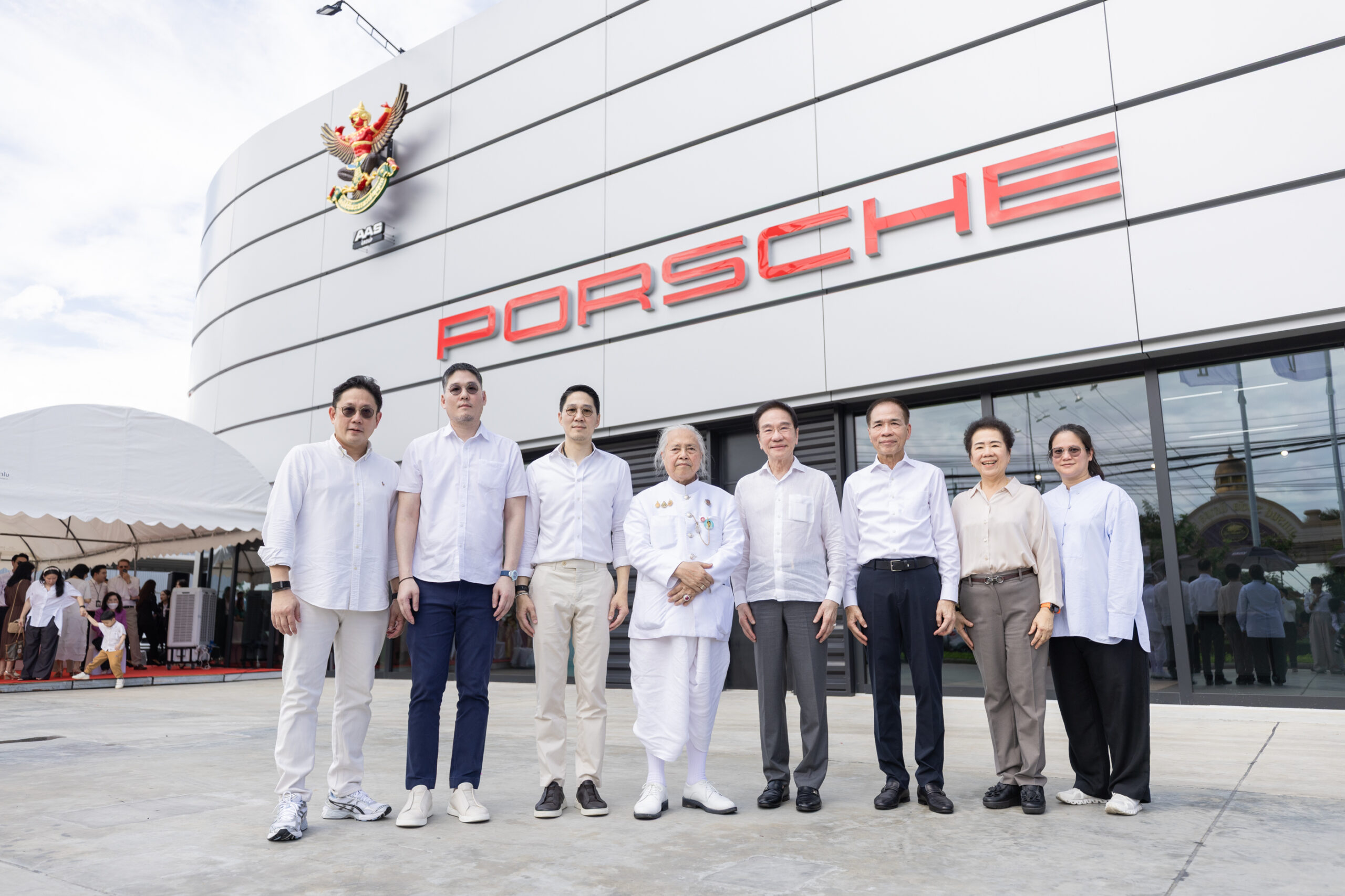 Porsche Centre Kanlapaphruek โชว์รูมและศูนย์ปอร์เช่แห่งใหม่ของเอเอเอสฯ จัดพิธีตั้งศาลและอัญเชิญองค์ครุฑขึ้นประดิษฐาน เสริมสิริมงคลก่อนเปิดให้บริการอย่างเป็นทางการ